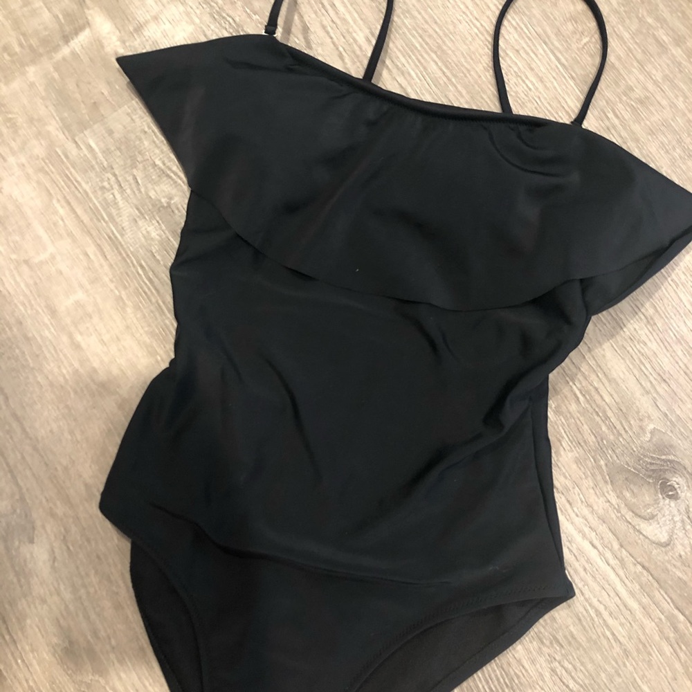 NEW w/o tag Women’s flounce one-piece bathing suit